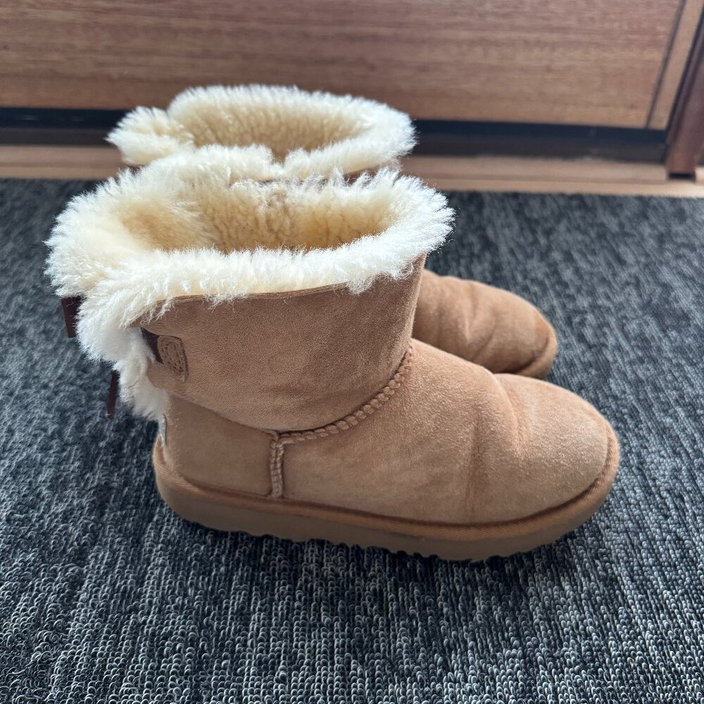 Ugg Mini Bailey Bow II Chestnut Little Kid Size 2